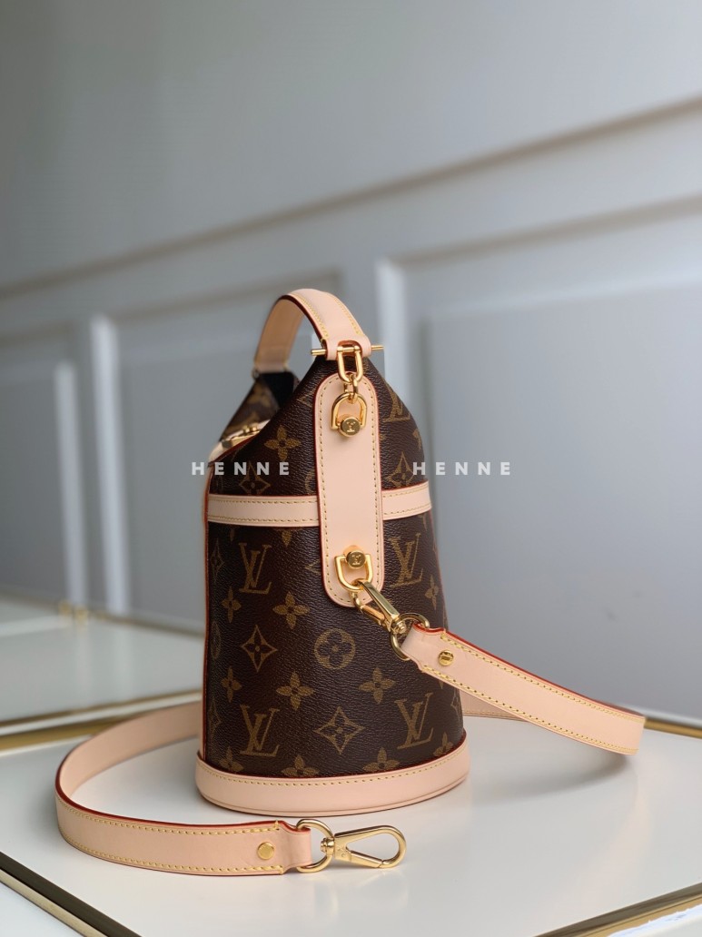 1683118913.8331CGaPWsNByPbatch_M43587_LV_DUFFLE_BAG_3.jpg