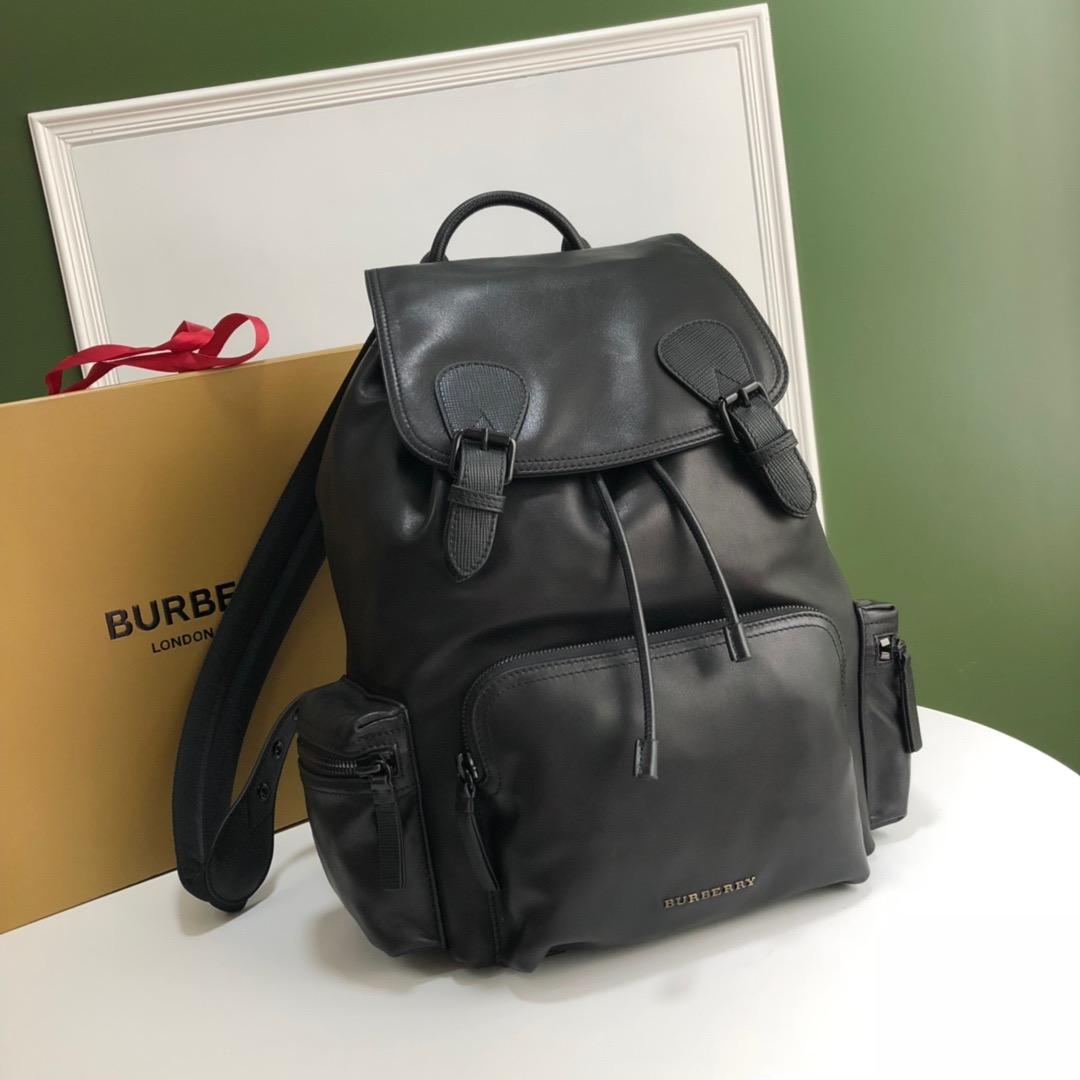버버리 레더 럭색 22cm