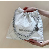 샤넬 22백 화이트 블랙 스티치 스몰 37cm (팬더 공장)