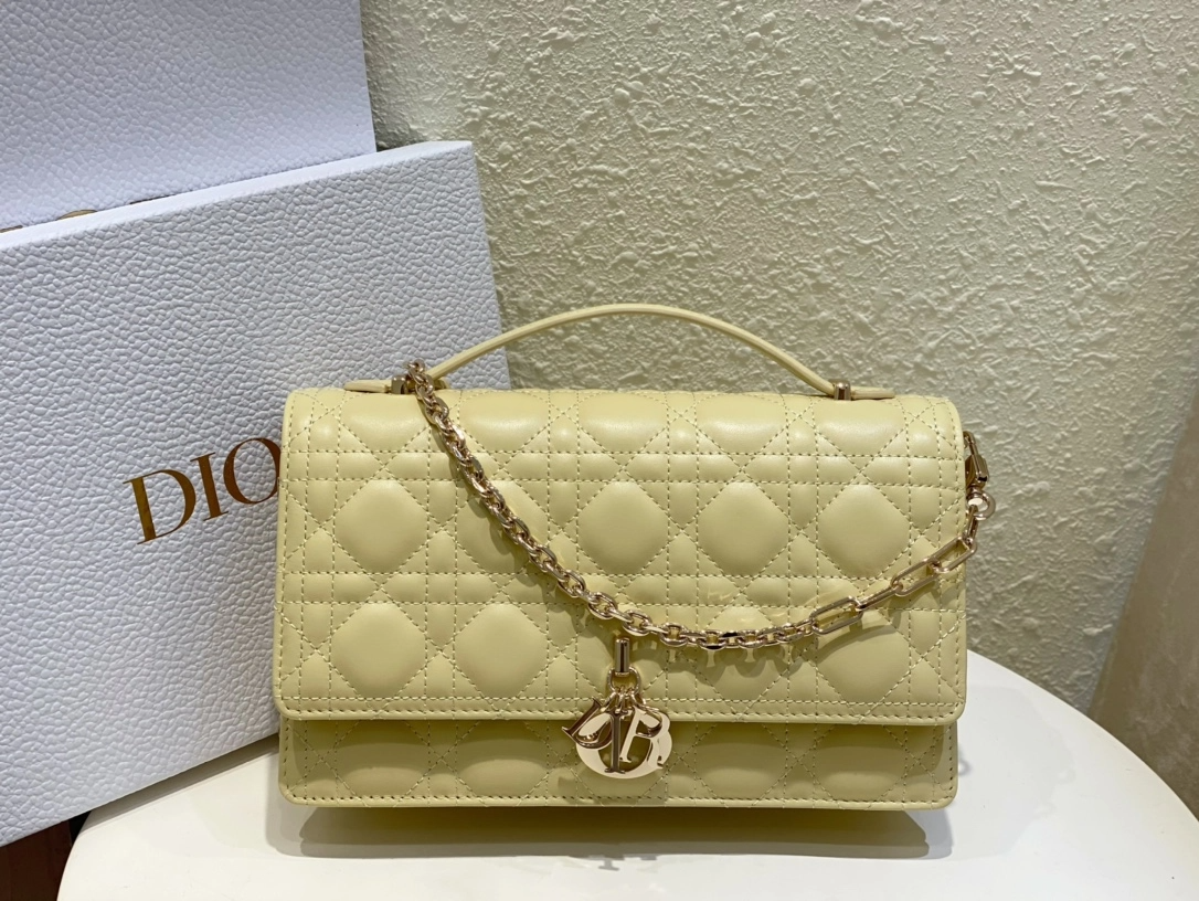 디올 MISS DIOR 탑핸들백
