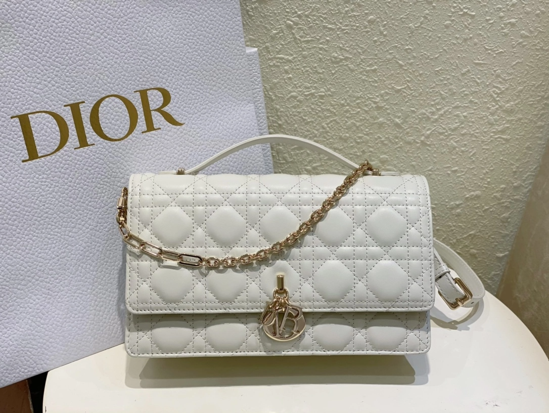 디올 MISS DIOR 탑핸들백