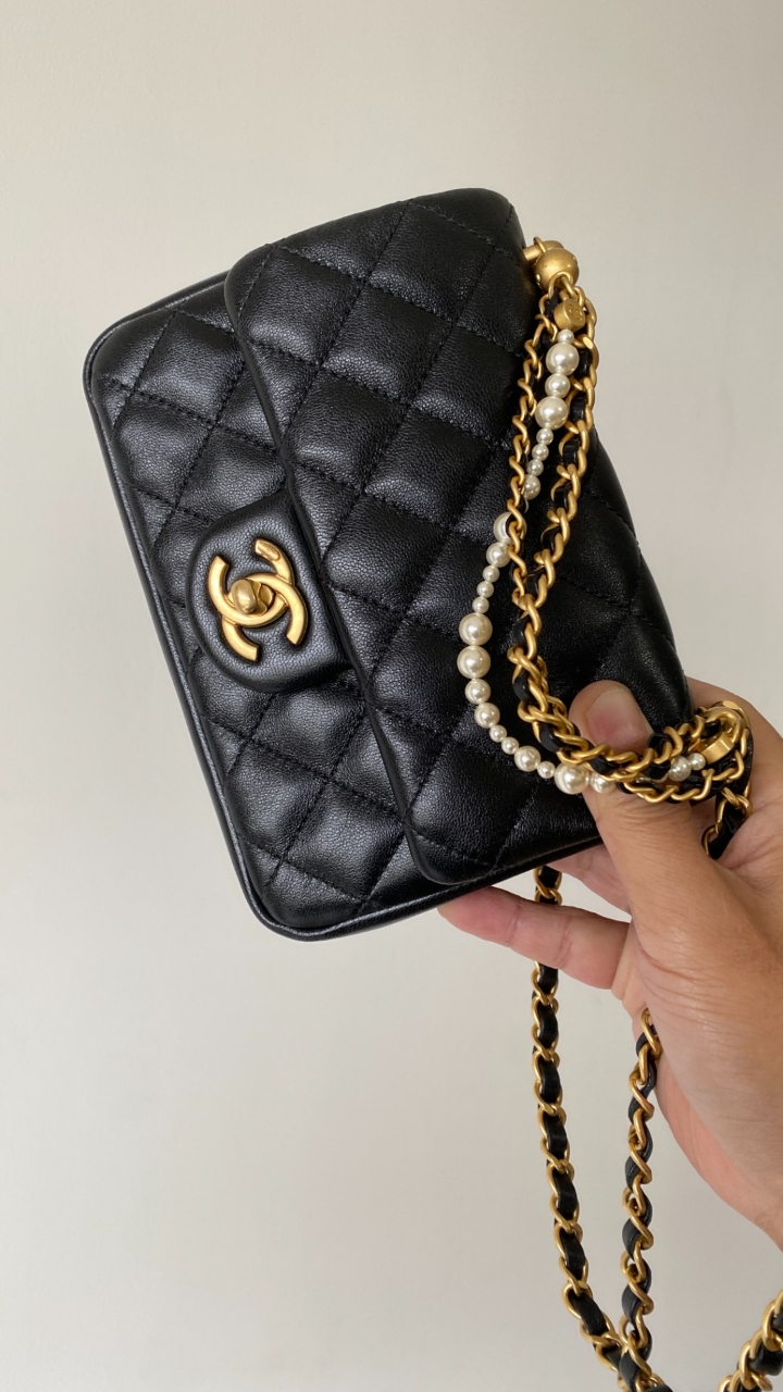 [지존샵] 샤넬 CHANEL 24ss 진주 체인 쁘띠삭 미니 플랩백 AS4385 