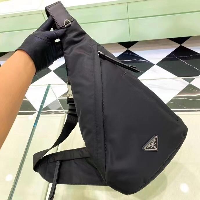 프라다 리나일론 슬링백
