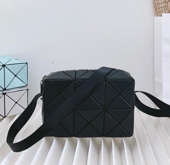 바오바오 큐보이드 미니 크로스백 17cm