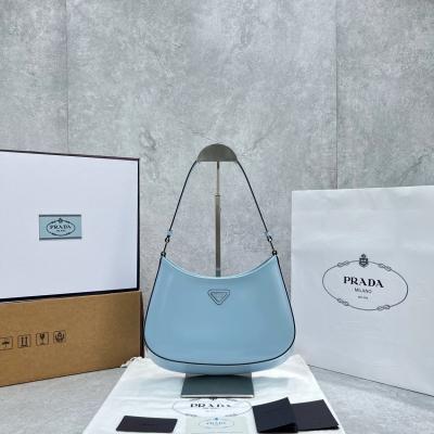 프라다 클레오 브러시드 가죽 숄더백 스몰, 미듐
