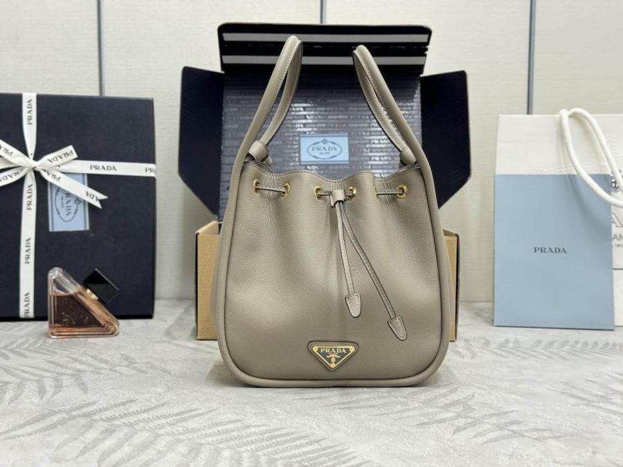 프라다 달링 버킷백