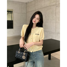 미우미우 26ss 로고 반팔 가디건 (2컬러)