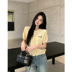 미우미우 26ss 로고 반팔 가디건 (2컬러)