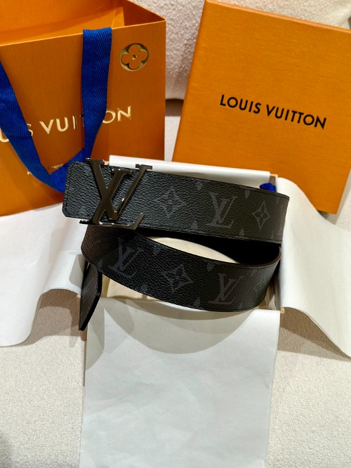 LOUIS VUITTON 루이비통 LV 이니셜 40mm 리버서블 벨트