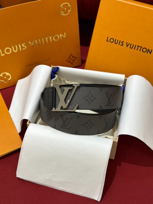 LOUIS VUITTON 루이비통 LV 이니셜 40mm 리버서블 벨트