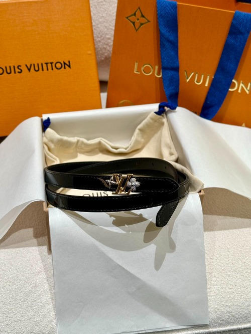 LOUIS VUITTON 루이비통 LV 여성 15mm 리버서블 벨트