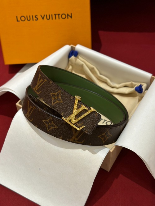 LOUIS VUITTON 루이비통 LV 이니셜 30mm 리버서블 벨트