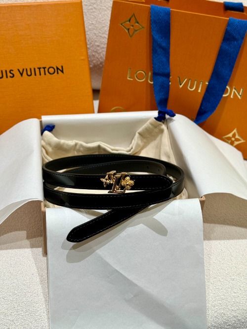LOUIS VUITTON 루이비통 LV 여성 15mm 리버서블 벨트