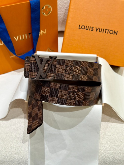 LOUIS VUITTON 루이비통 LV 이니셜 40mm 리버서블 벨트