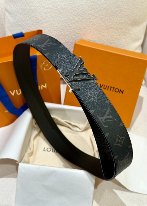 LOUIS VUITTON 루이비통 LV 이니셜 40mm 리버서블 벨트