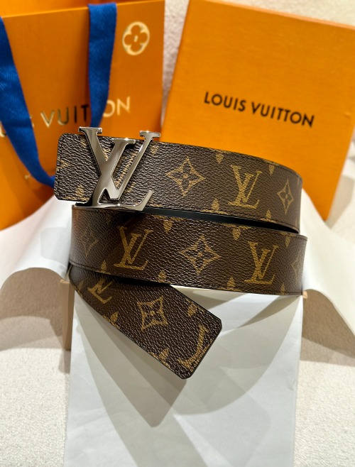 LOUIS VUITTON 루이비통 LV 이니셜 40mm 리버서블 벨트