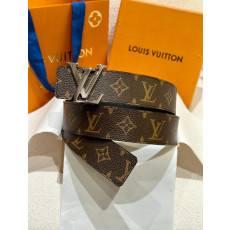 LOUIS VUITTON 루이비통 LV 이니셜 40mm 리버서블 벨트