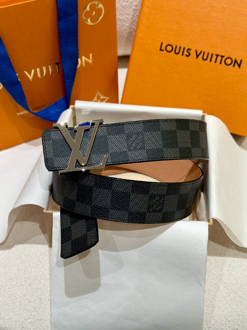 LOUIS VUITTON 루이비통 LV 이니셜 40mm 리버서블 벨트