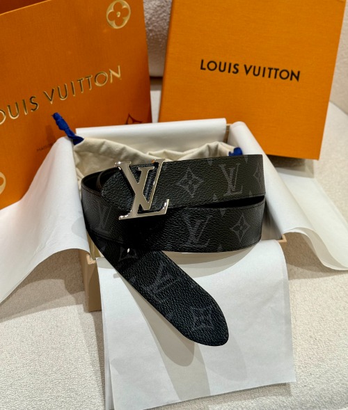 LOUIS VUITTON 루이비통 LV 이니셜 40MM 리버시블 벨트