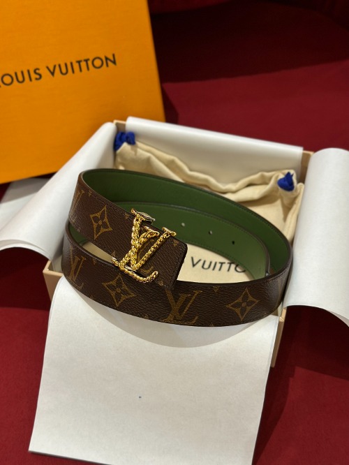 LOUIS VUITTON 루이비통 LV 이니셜 30mm 리버서블 벨트