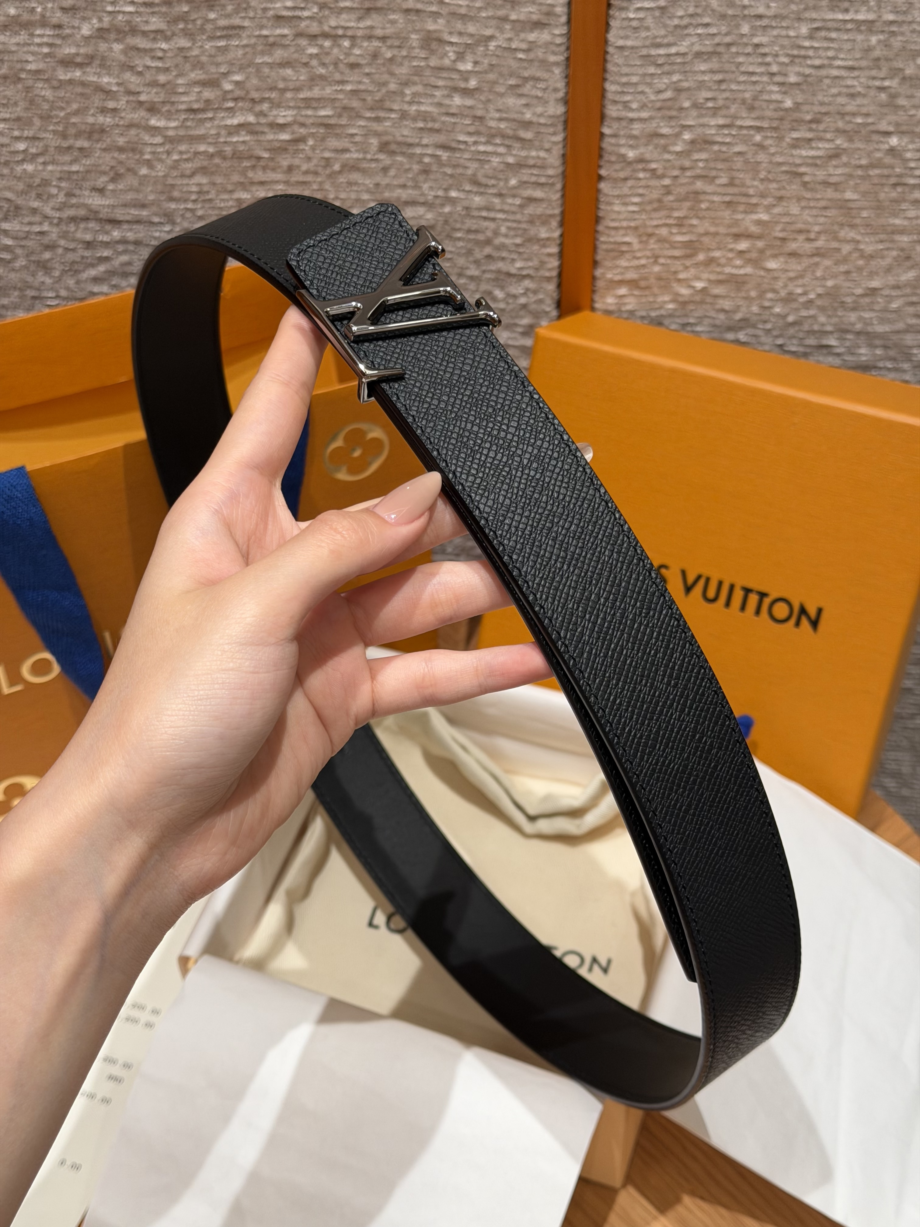루이비통 LV 이니셜 양면 남성 벨트 3.5