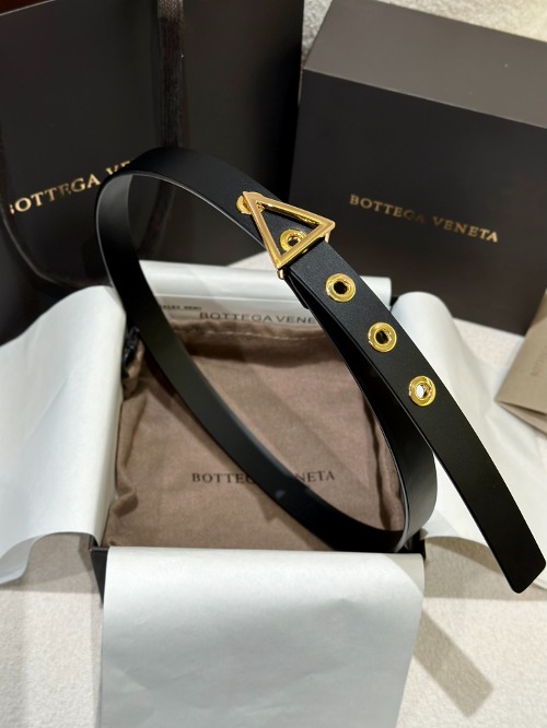 BOTTEGA VENETA 보테가 트라이앵글 레더 여성 벨트
