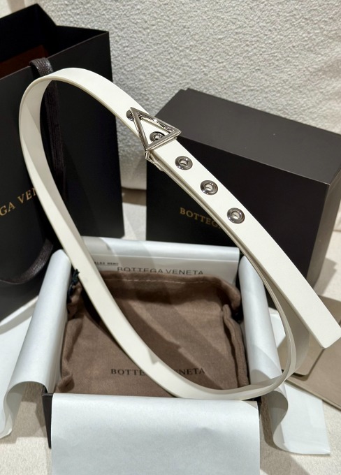 BOTTEGA VENETA 보테가 트라이앵글 레더 여성 벨트