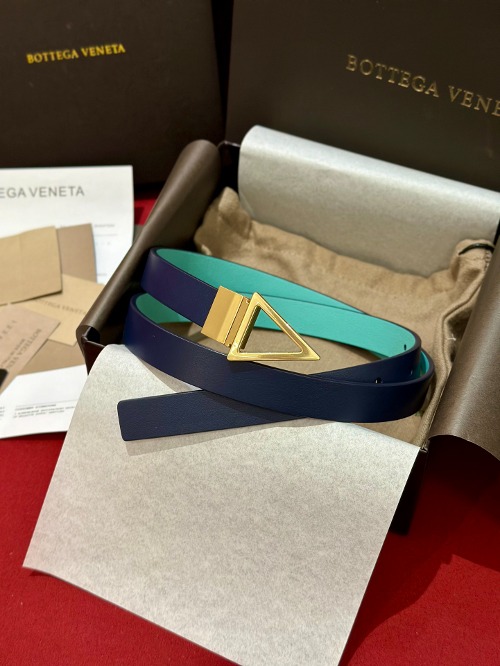 BOTTEGA VENETA 보테가 트라이앵글 버클 레더 벨트