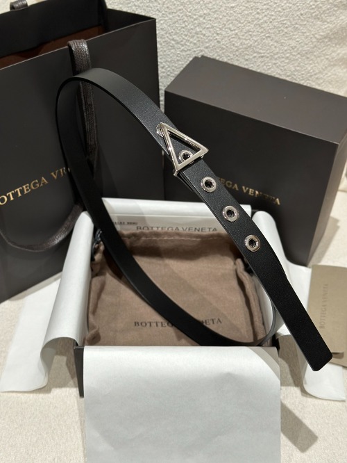 BOTTEGA VENETA 보테가 트라이앵글 레더 여성 벨트