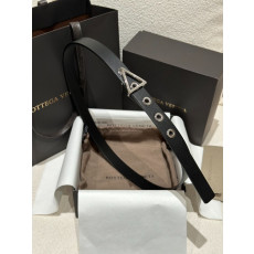 BOTTEGA VENETA 보테가 트라이앵글 레더 여성 벨트