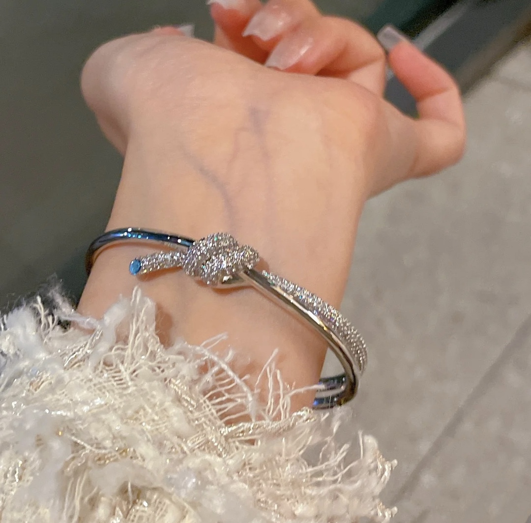 티파니앤코 Knot 노트 팔찌