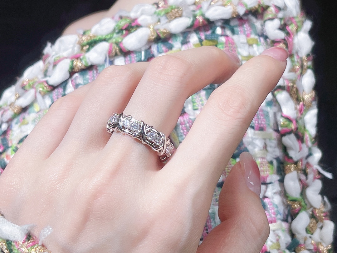 티파니앤코 Sixteen Stone Ring