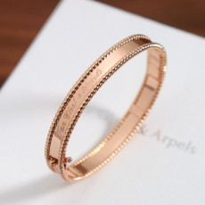 Van Cleef & Arpels 반클 뻬를리 시그니처 브레이슬릿 팔찌
