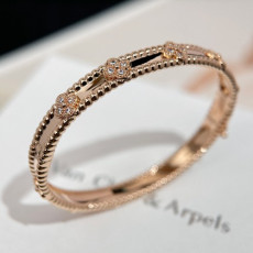 Van Cleef & Arpels 뻬를리 스위트 클로버 브레이슬릿 팔찌