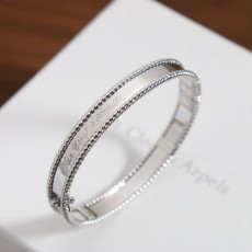 Van Cleef & Arpels 반클 뻬를리 시그니처 브레이슬릿 팔찌