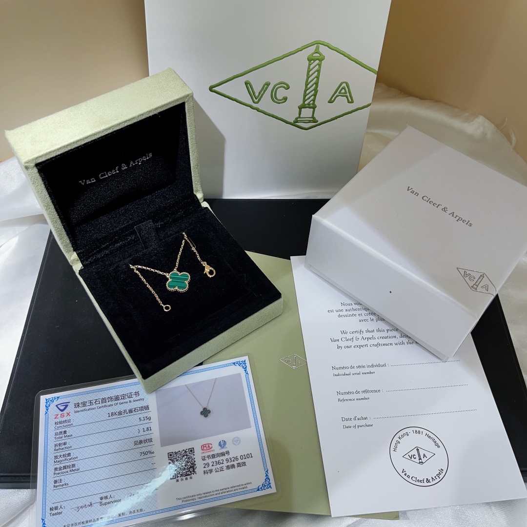 Van Cleef 공작석 목걸이