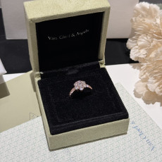 Van Cleef 세븐다이아몬드 로즈반지