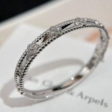 Van Cleef & Arpels 반클 뻬를리 스위트 클로버 브레이슬릿 팔찌