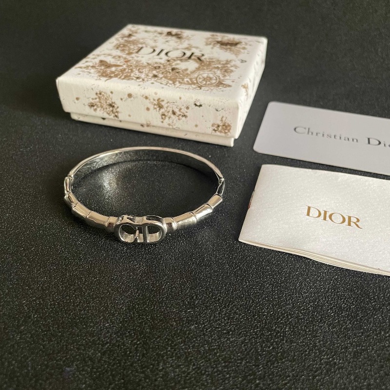 디올 브레이슬릿