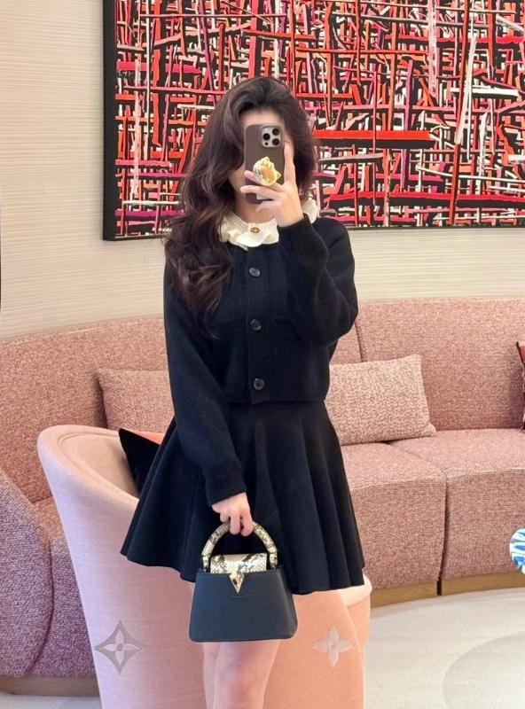 루이비통 2026 이른 봄 프릴 숄 카라 가디건