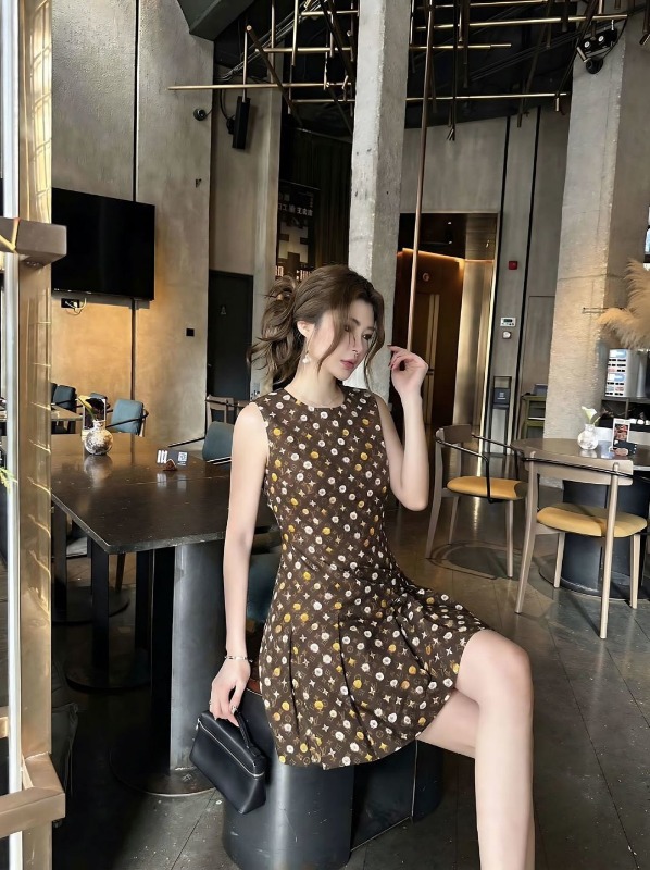 루이비통 25SS 봄 여름 민소매 원피스?