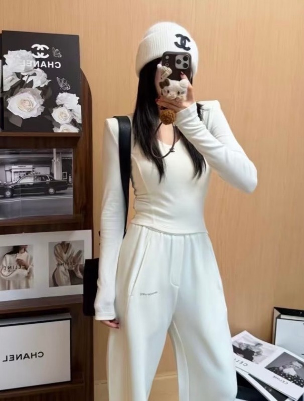 샤넬 26 신상 기모 브이넥 긴팔