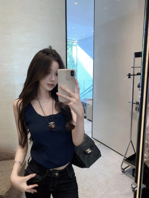 샤넬 26SS 신상 스퀘어넥 니트 민소매