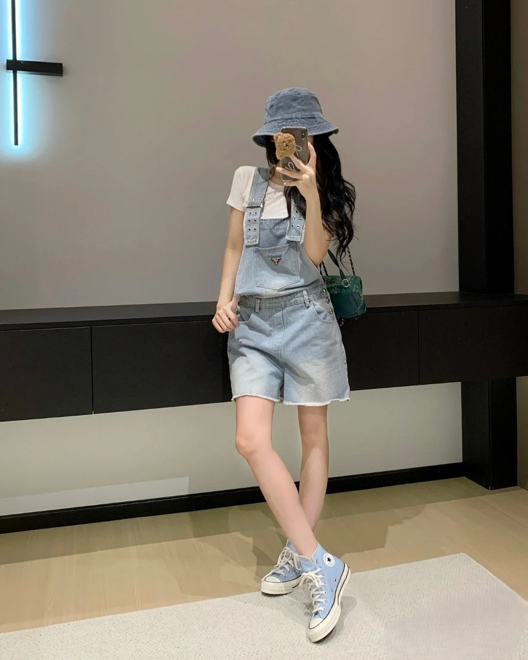 프라다 봄여름 신상 데님 멜빵