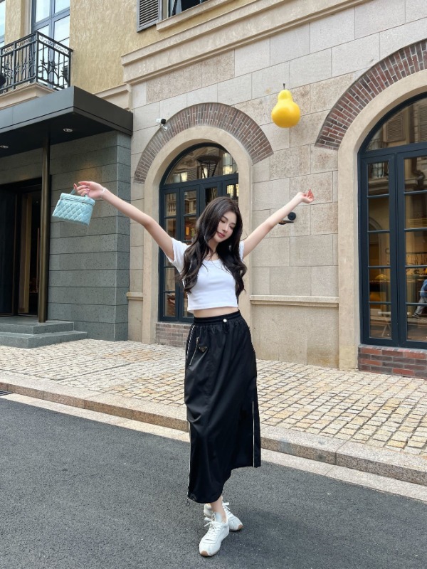 프라다 2026SS 신상 카고 스커트