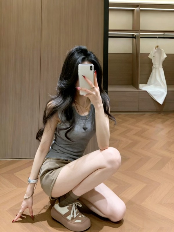 프라다 26 신상 민소매