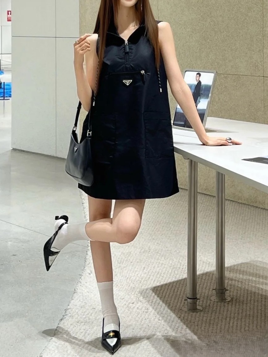 프라다 26 신상 후드 나일론 원피스