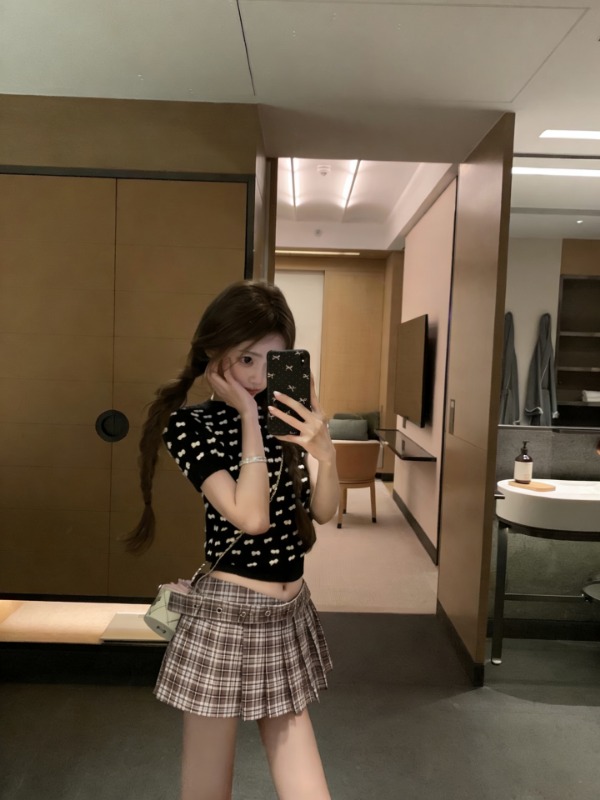 미우미우 26SS 신상 램스킨 스커트