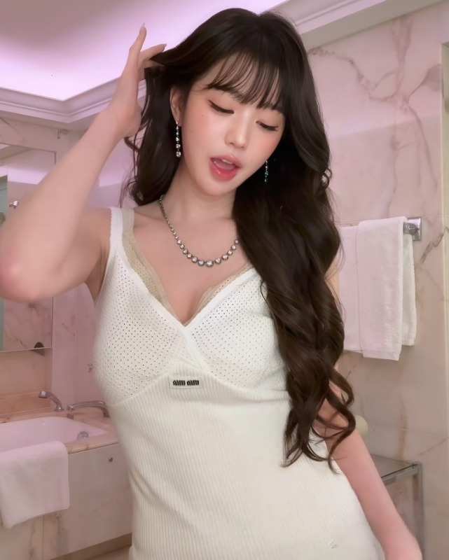 미우미우 26SS 봄 여름 신상 끈 나시