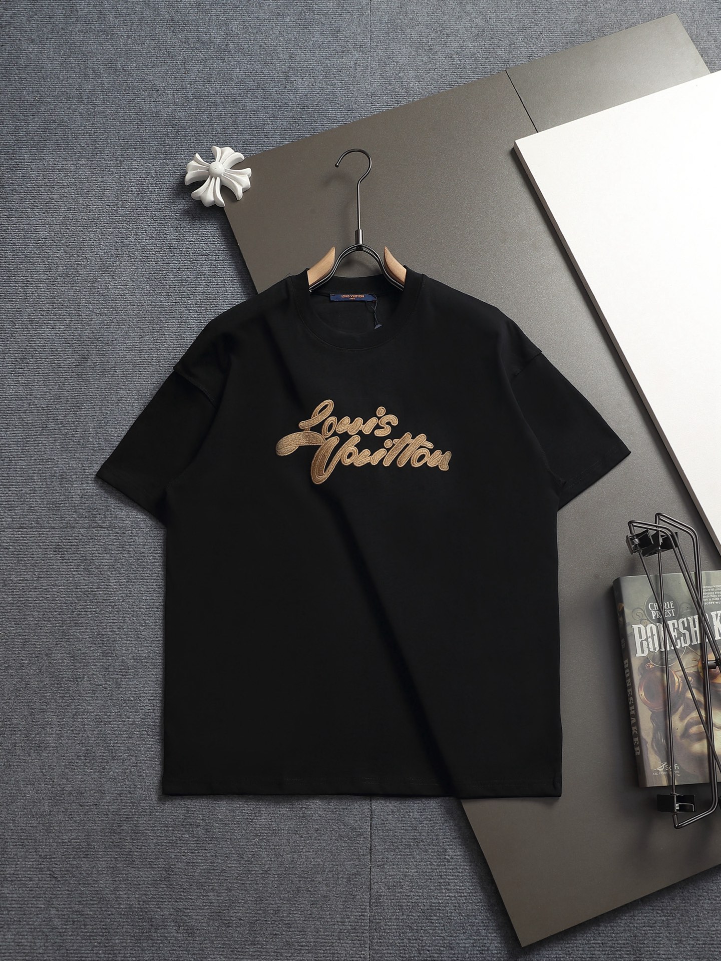 루이비통 입체 자수 반팔 티셔츠